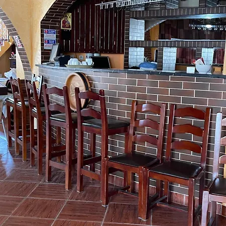 Hotel Pensiunea Farfuria Plina 3*